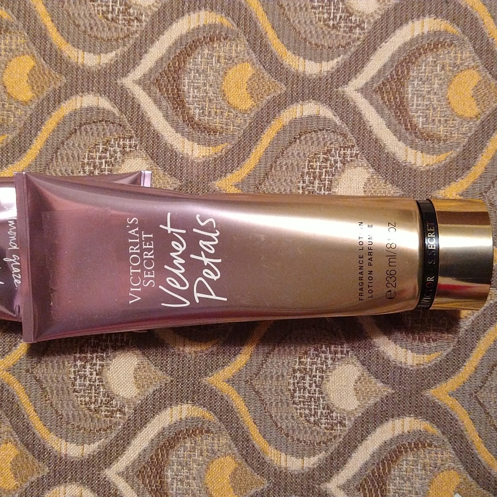 New Unopened | Victoria’s Secret Velvet Petals Body Lotion